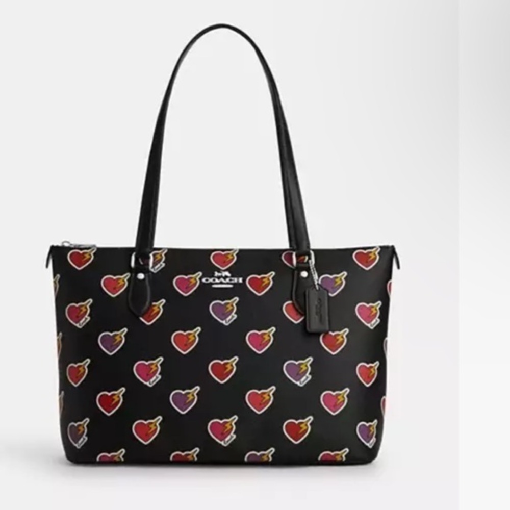 New Coach Gallery Tote Bag With Heart Bolt Print